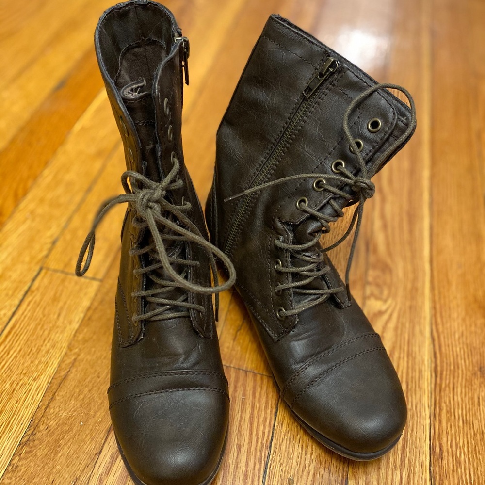 Combat boots